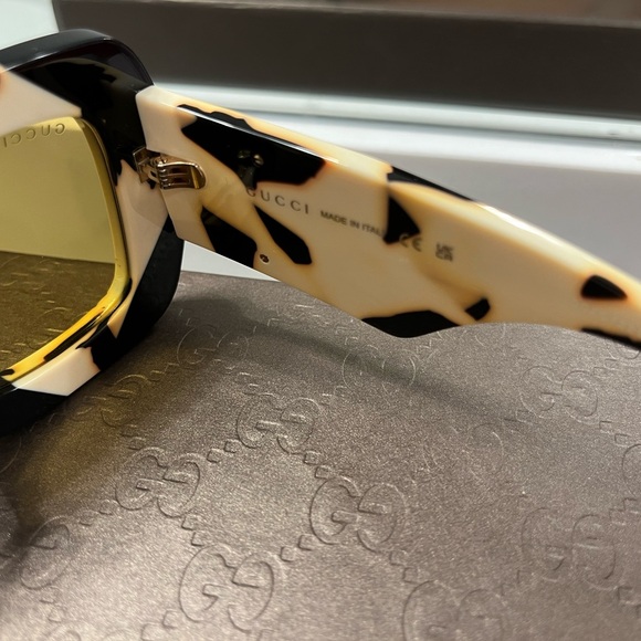 GUCCI Hollywood Forever Woman’s Sunglasses - Picture 7 of 16